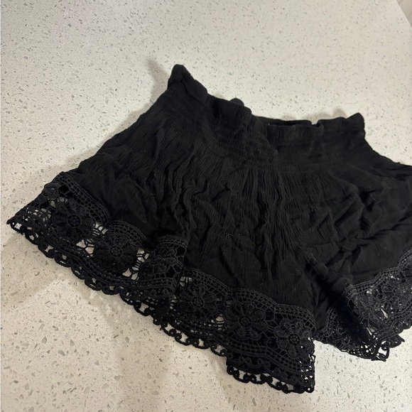 Flowy Shorts - Mid-High Rise - Picture 3 of 4